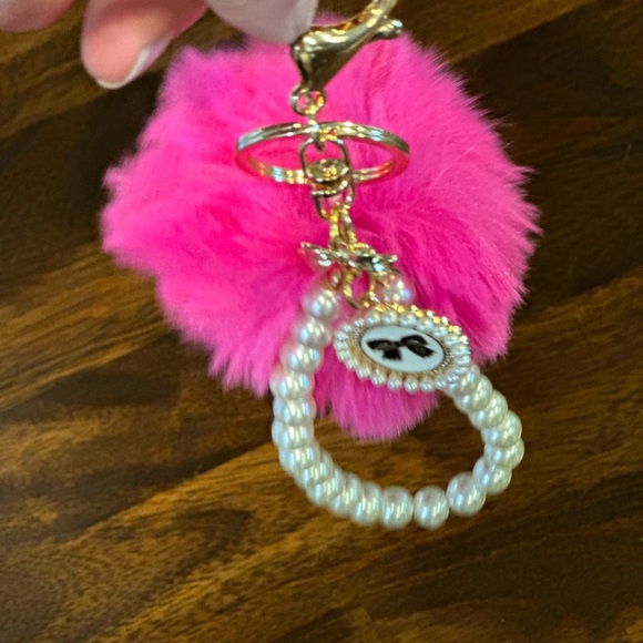 Key chain Pom Pom wristlet pearl sweet16 keychain with charm pompom pink - Picture 6 of 11